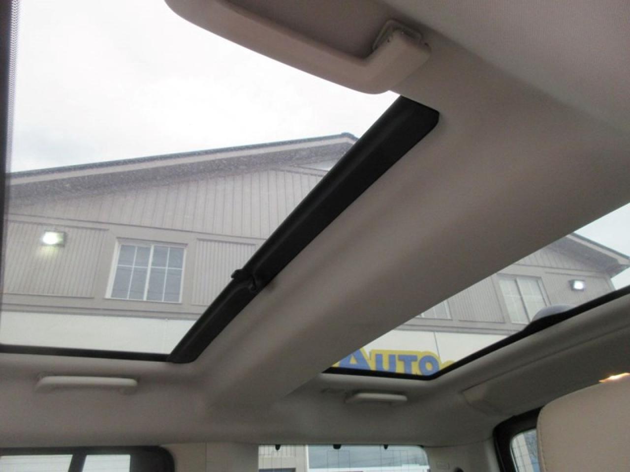 2011 Land Rover LR4 HSE Photo