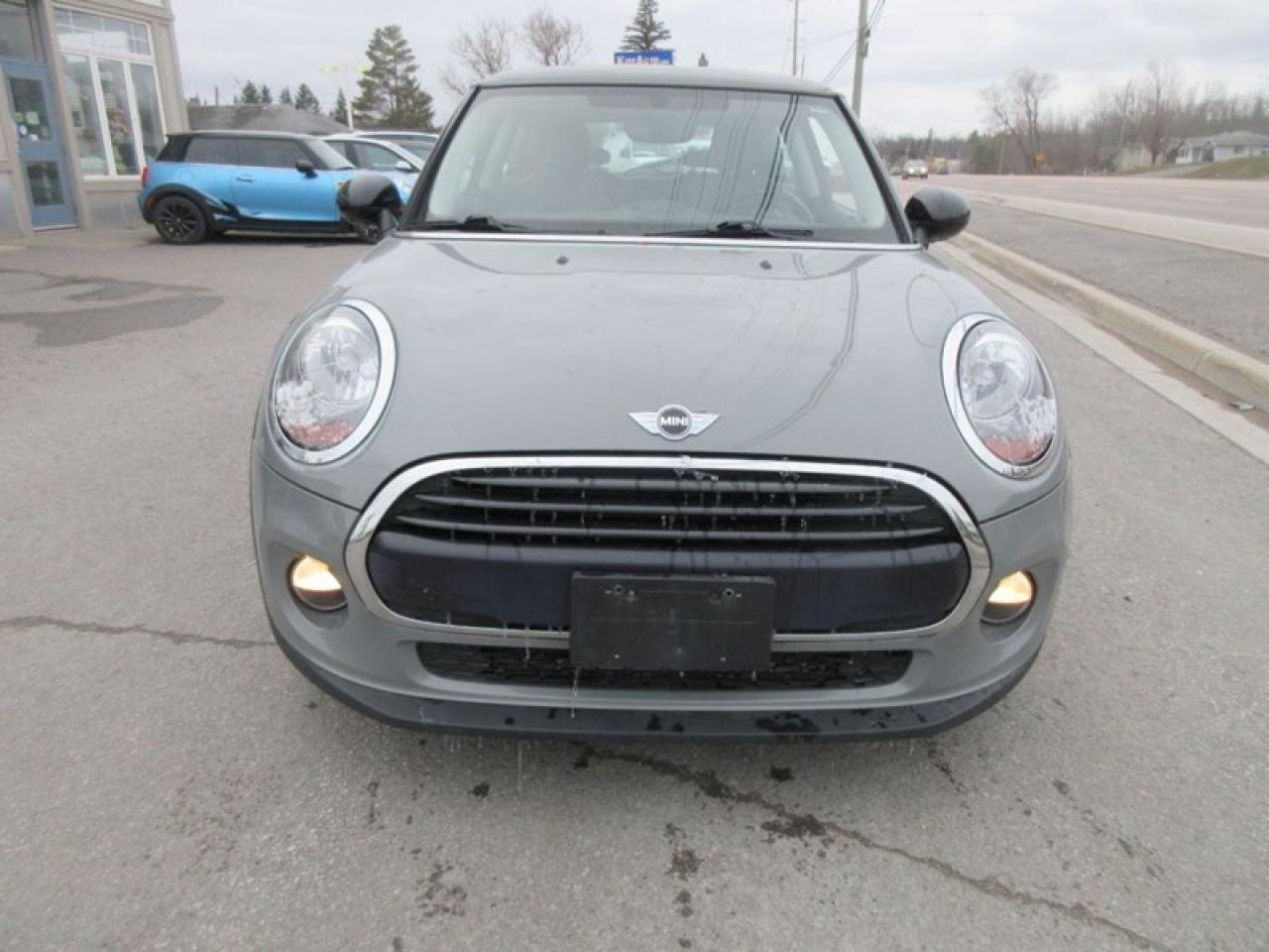 2016 MINI Cooper  Photo