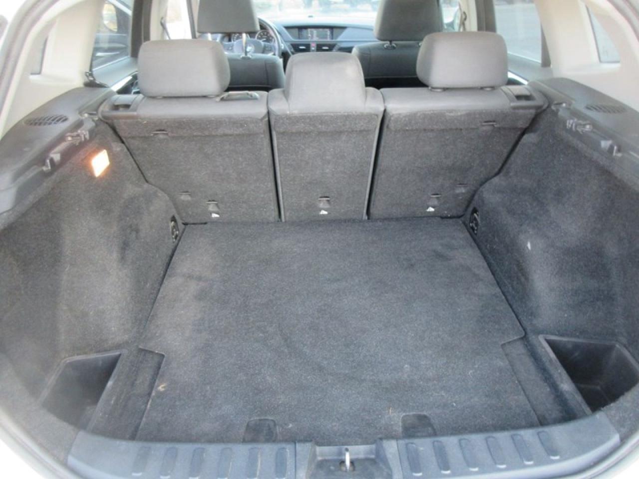 2012 BMW X1 28i xDrive Photo3