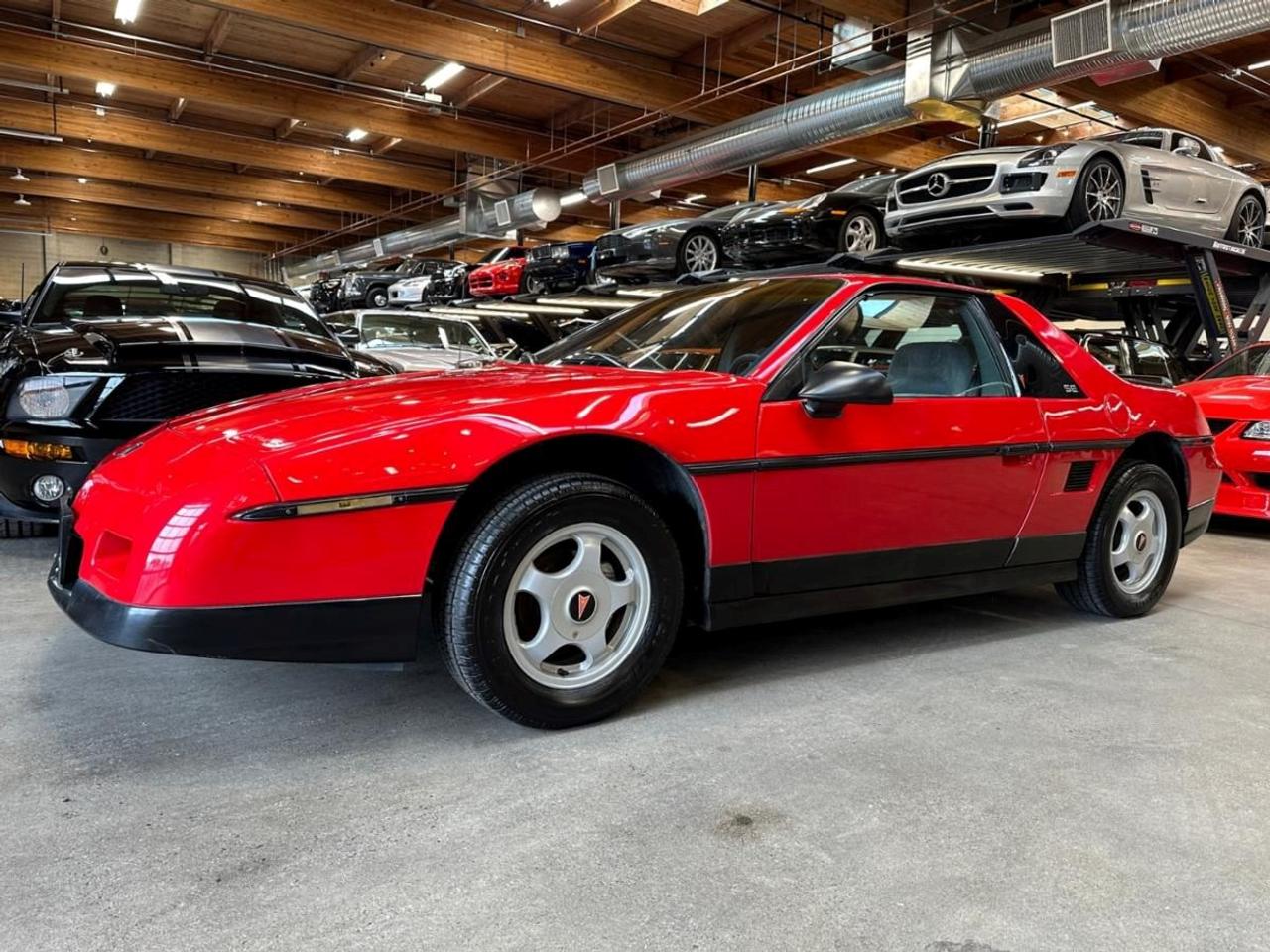 1986 Pontiac Fiero SE Photo0