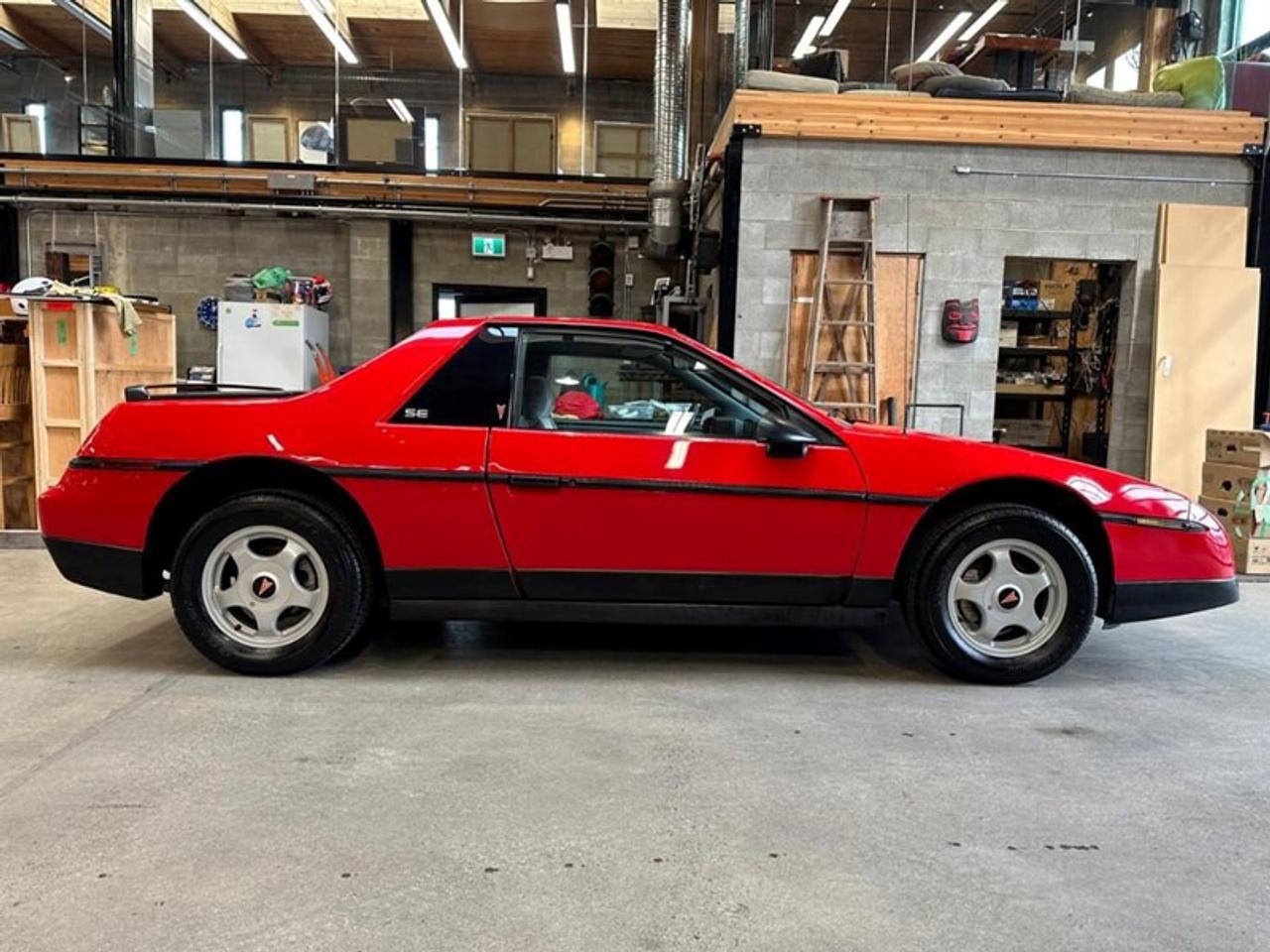 1986 Pontiac Fiero SE Photo