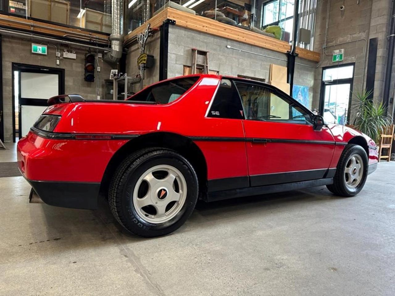 1986 Pontiac Fiero SE Photo