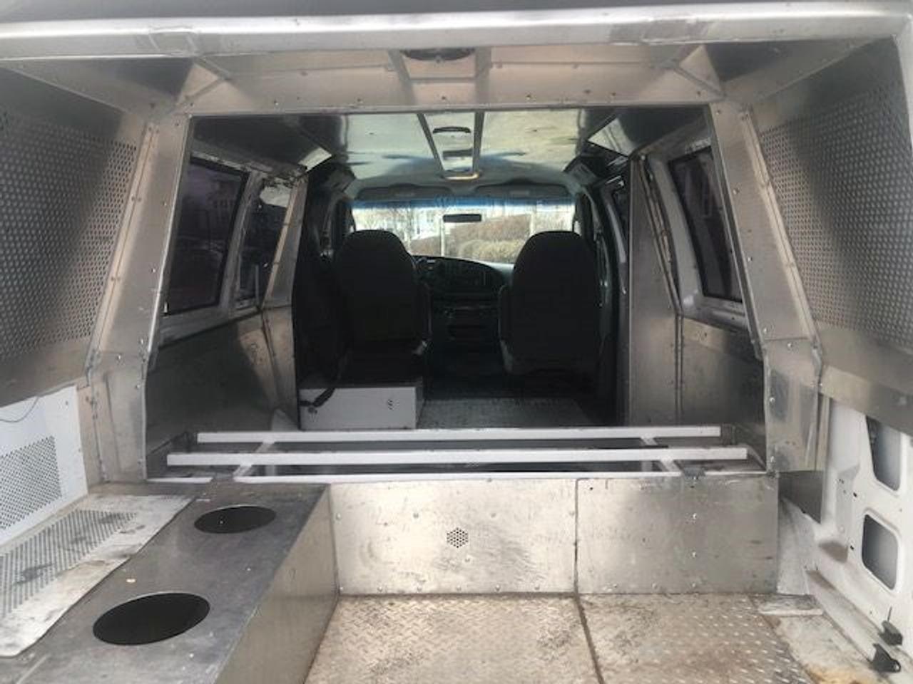 2008 Ford Econoline E-350 Super Duty Photo3