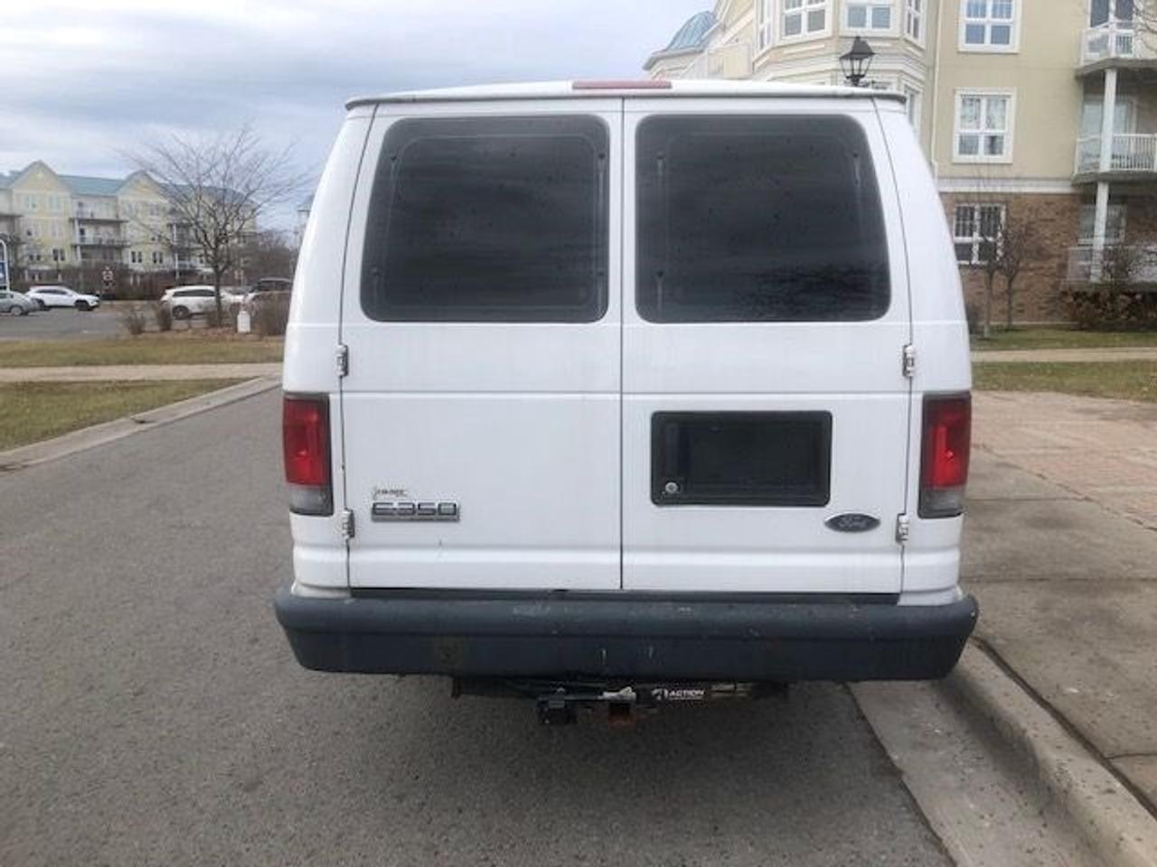 2008 Ford Econoline E-350 Super Duty Photo