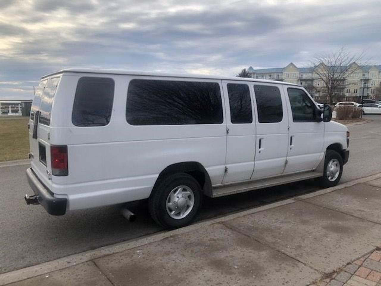 2008 Ford Econoline E-350 Super Duty Photo