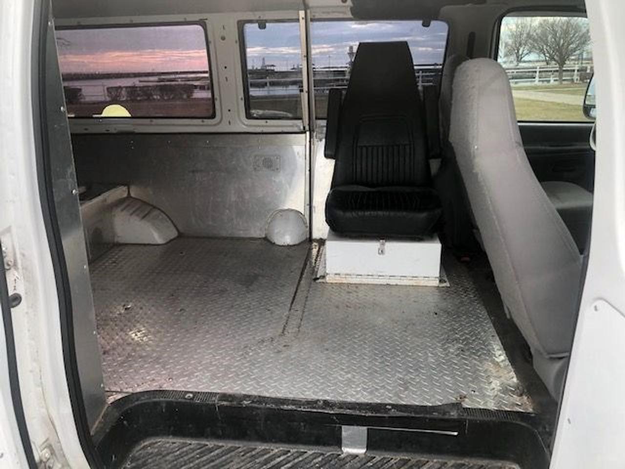 2008 Ford Econoline E-350 Super Duty Photo