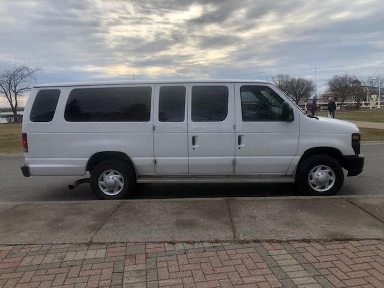 2008 Ford Econoline E-350 Super Duty Photo