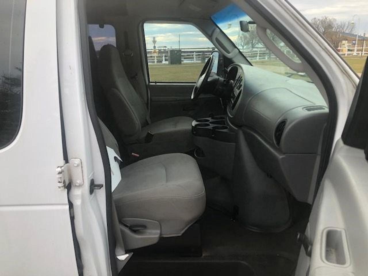 2008 Ford Econoline E-350 Super Duty Photo