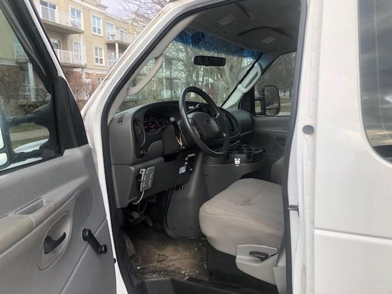 2008 Ford Econoline E-350 Super Duty Photo