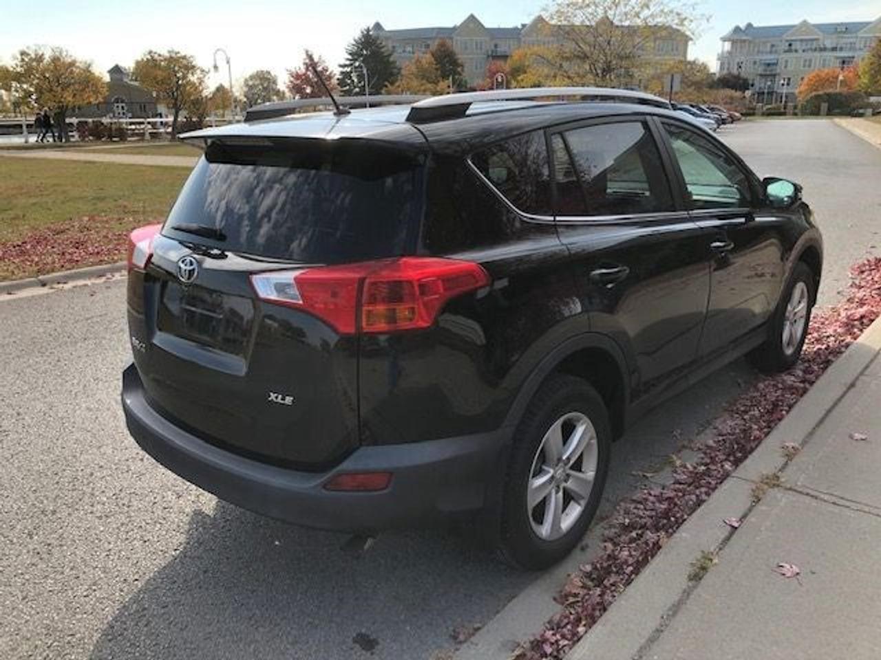 2013 Toyota RAV4 XLE Photo4