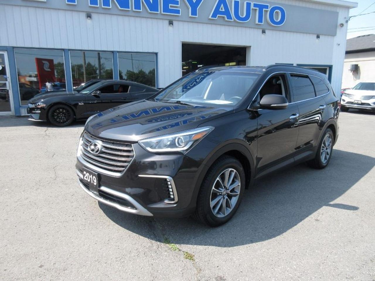 2019 Hyundai Santa Fe XL Photo2