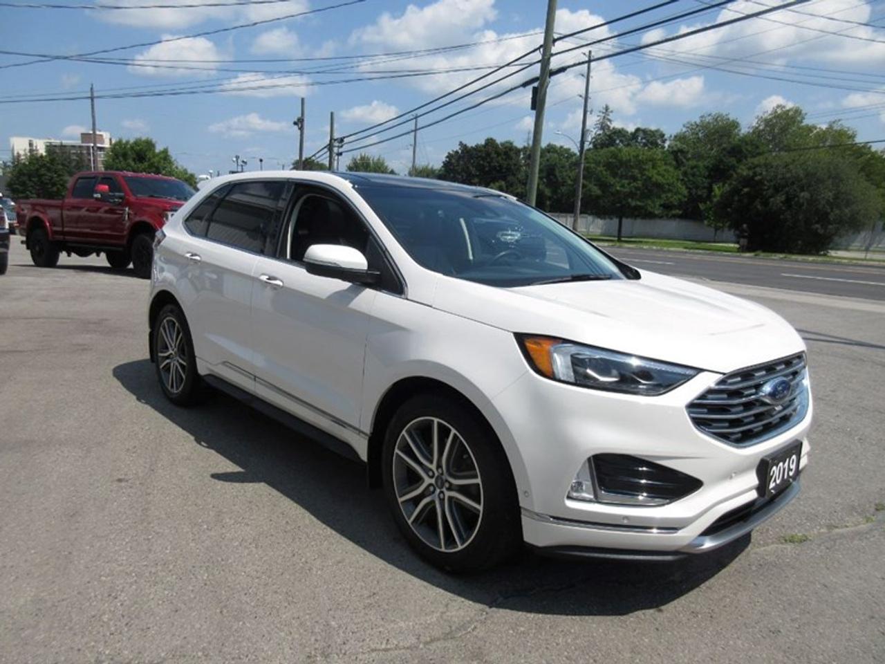 2019 Ford Edge Titanium Photo4