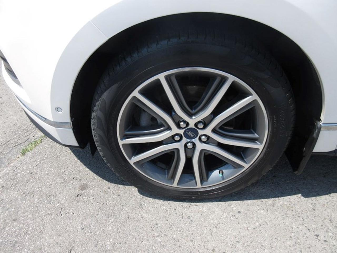 2019 Ford Edge Titanium Photo