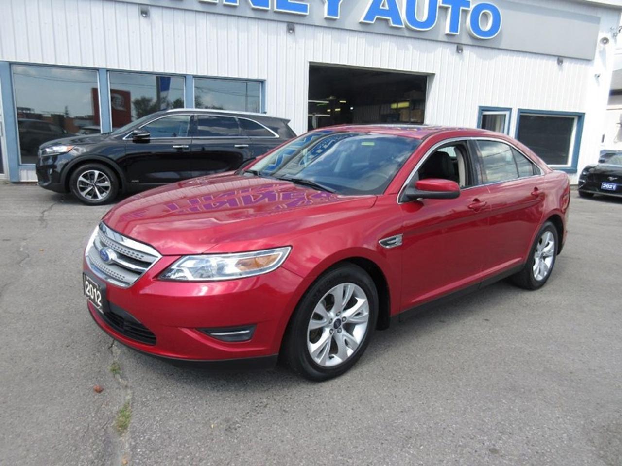 2012 Ford Taurus SEL Photo2