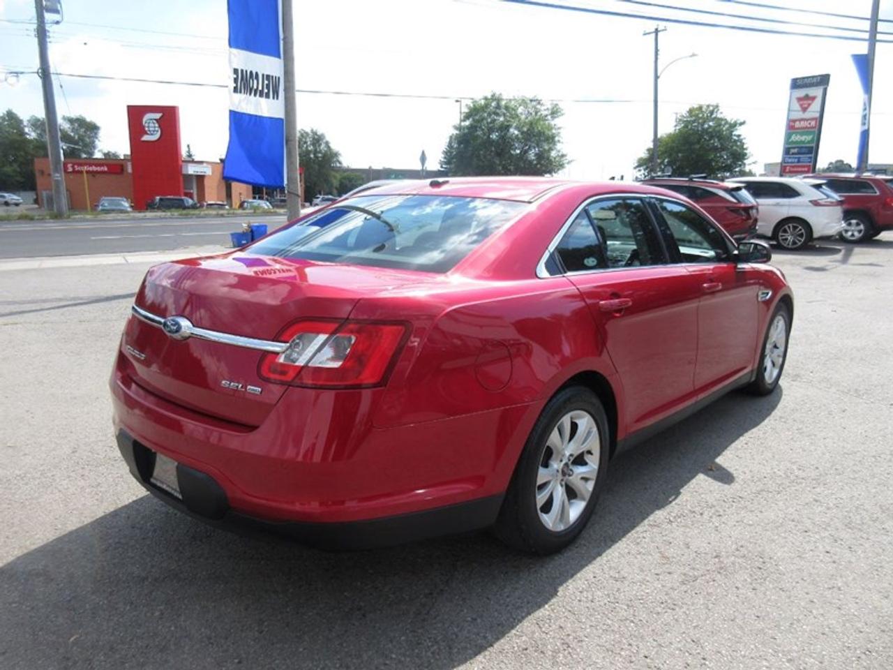 2012 Ford Taurus SEL Photo