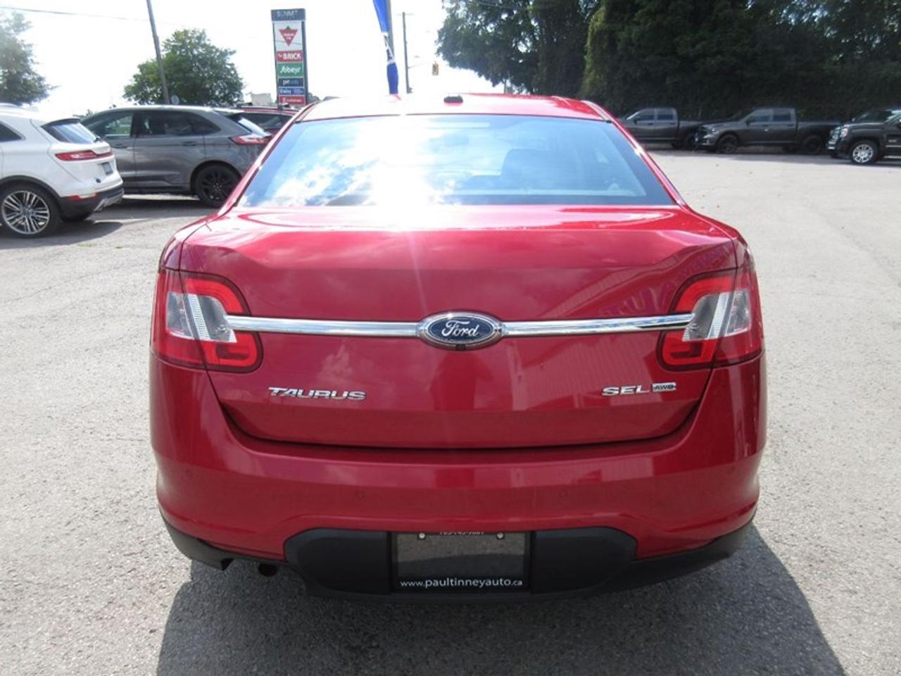 2012 Ford Taurus SEL Photo