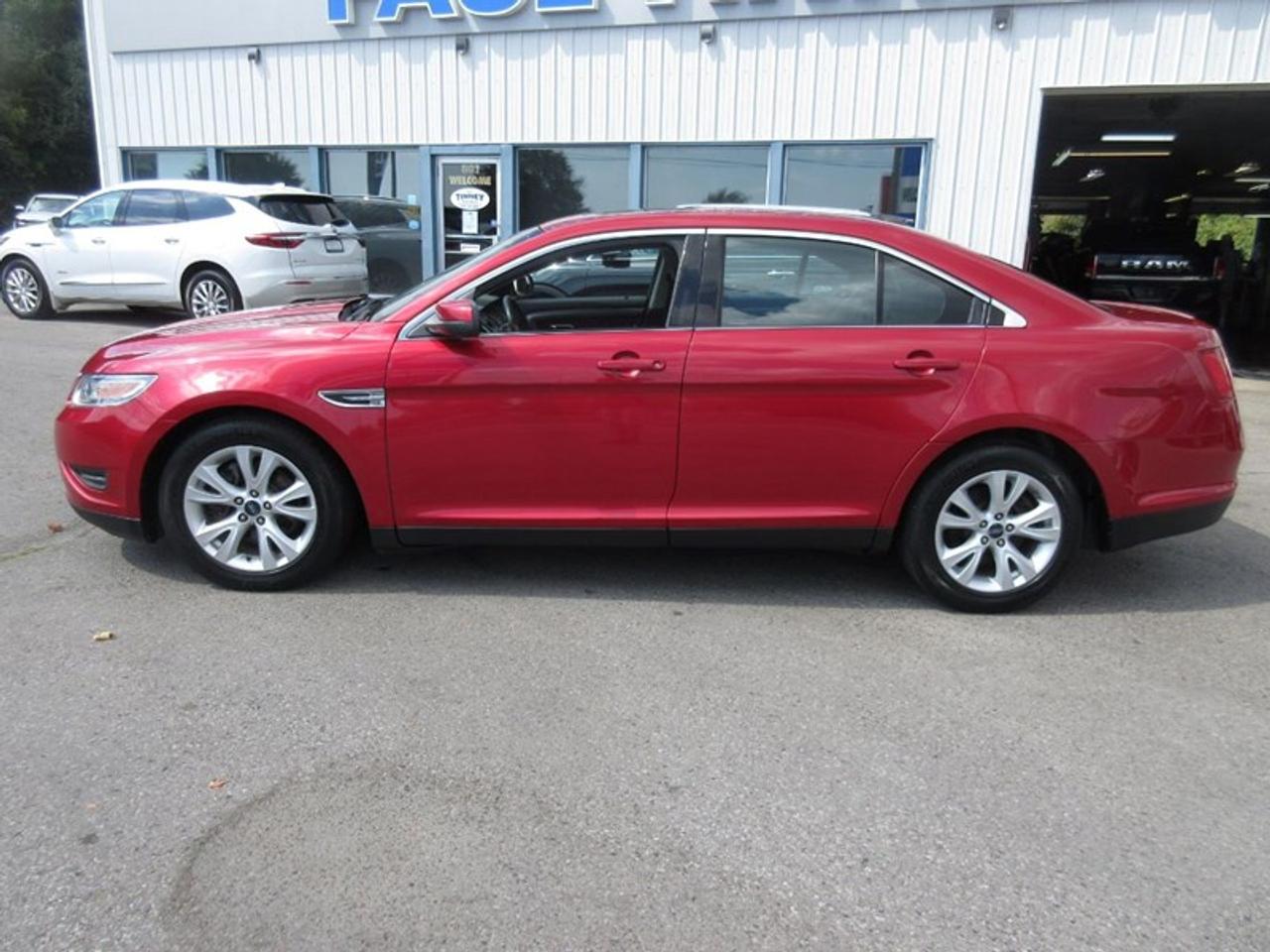 2012 Ford Taurus SEL Photo