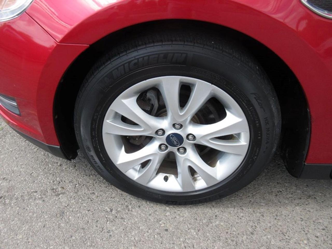 2012 Ford Taurus SEL Photo