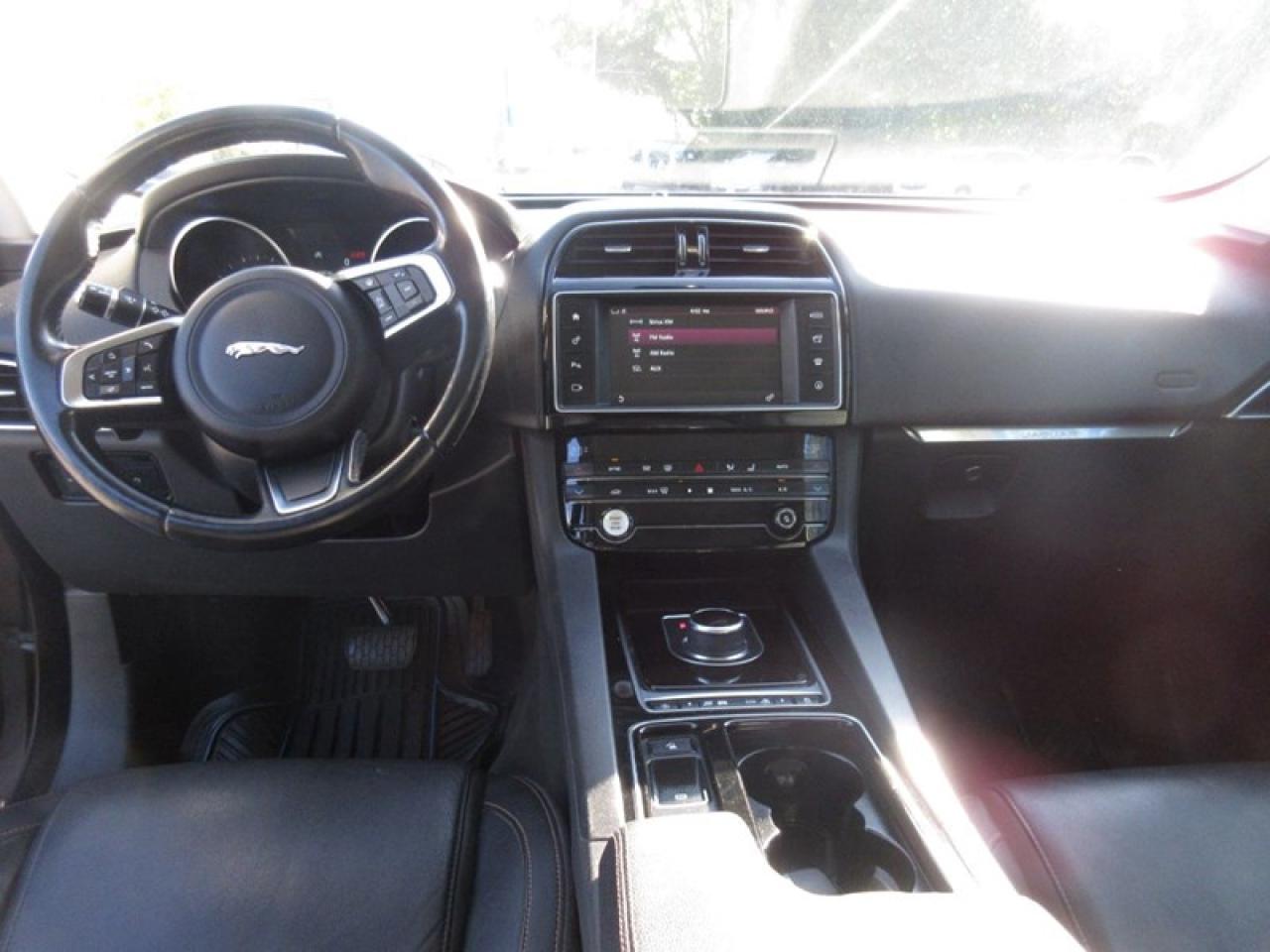 2018 Jaguar F-PACE 2.0T Prestige Photo