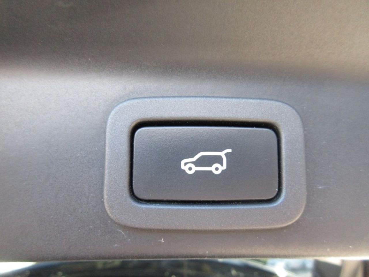 2018 Jaguar F-PACE 2.0T Prestige Photo