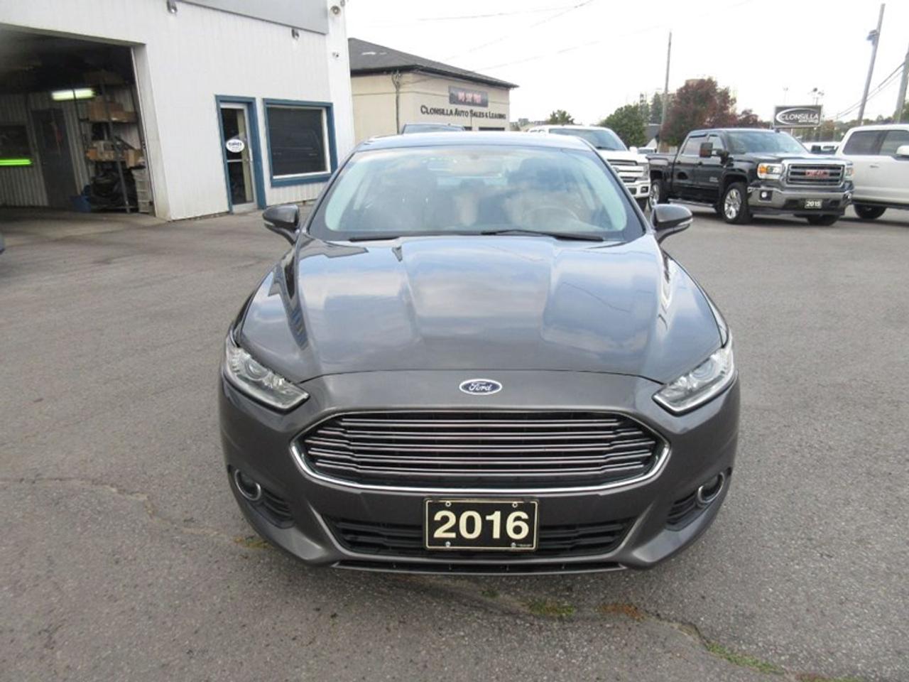 2016 Ford Fusion SE Photo3
