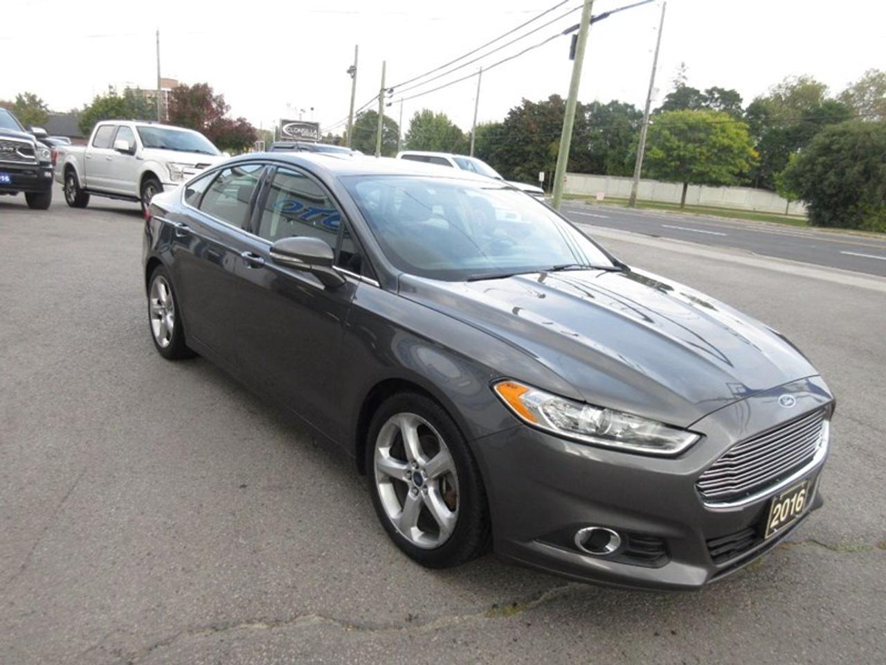 2016 Ford Fusion SE Photo4
