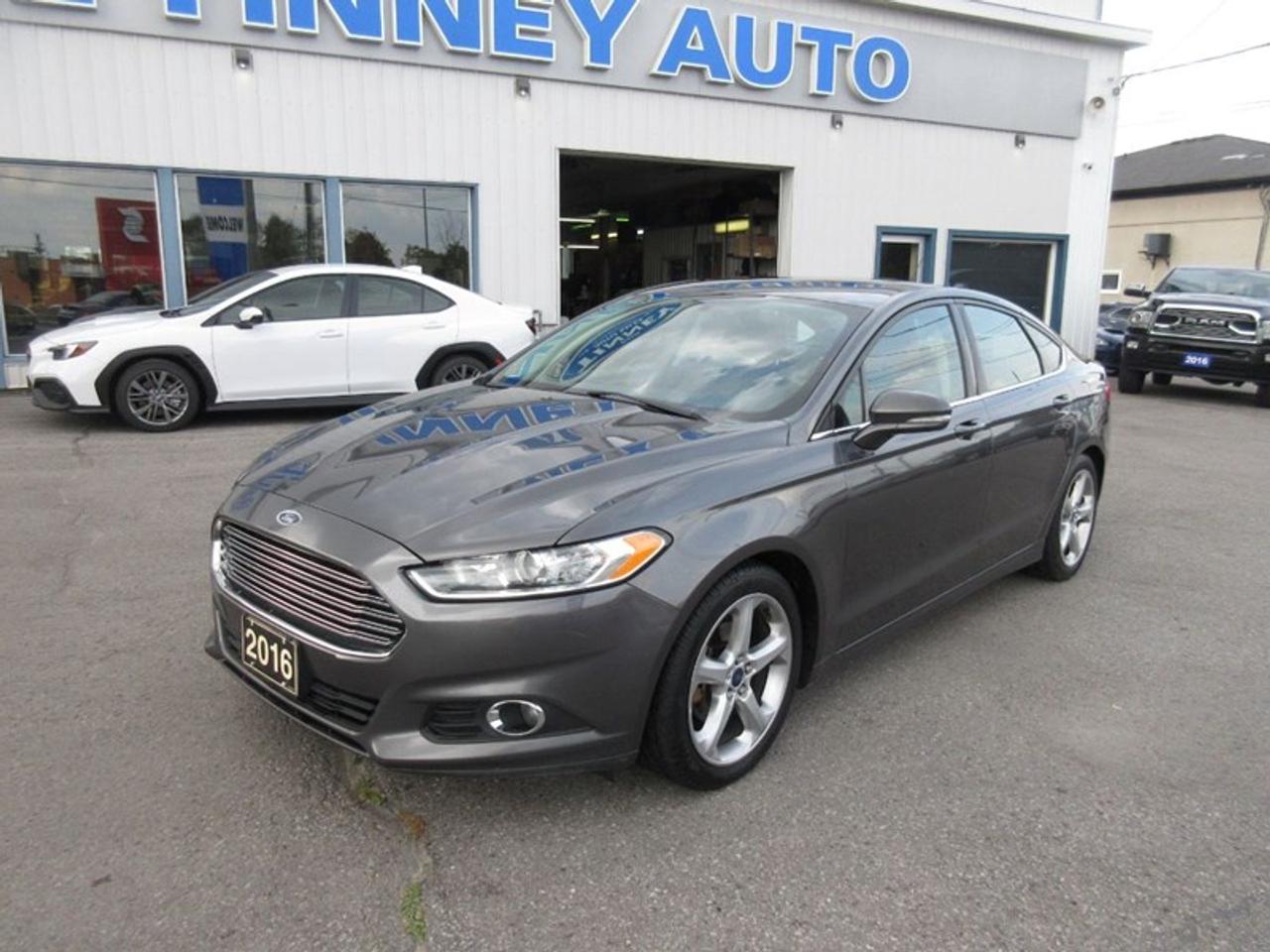 2016 Ford Fusion SE Photo