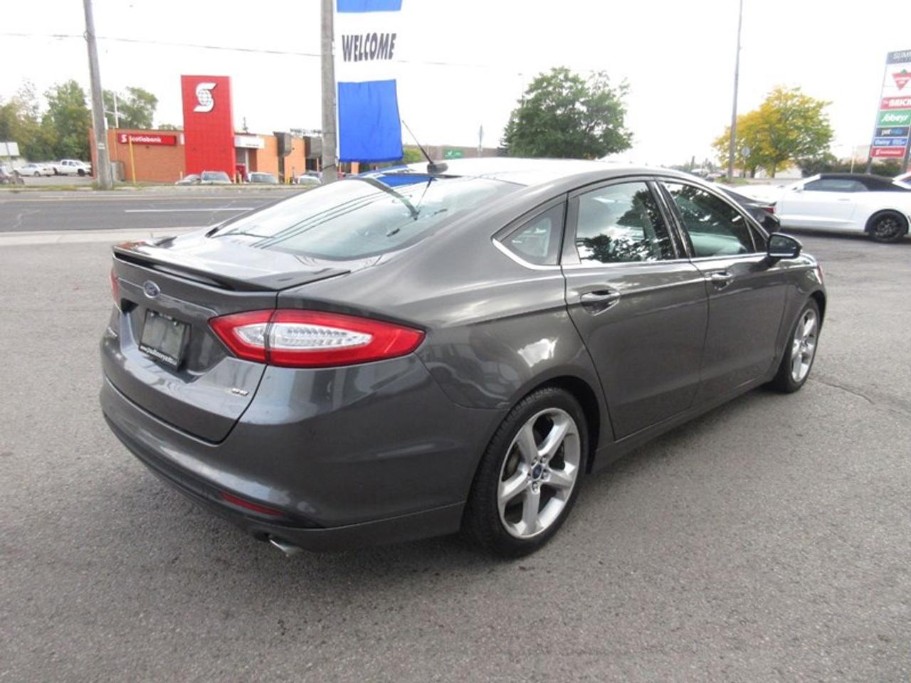 2016 Ford Fusion SE Photo