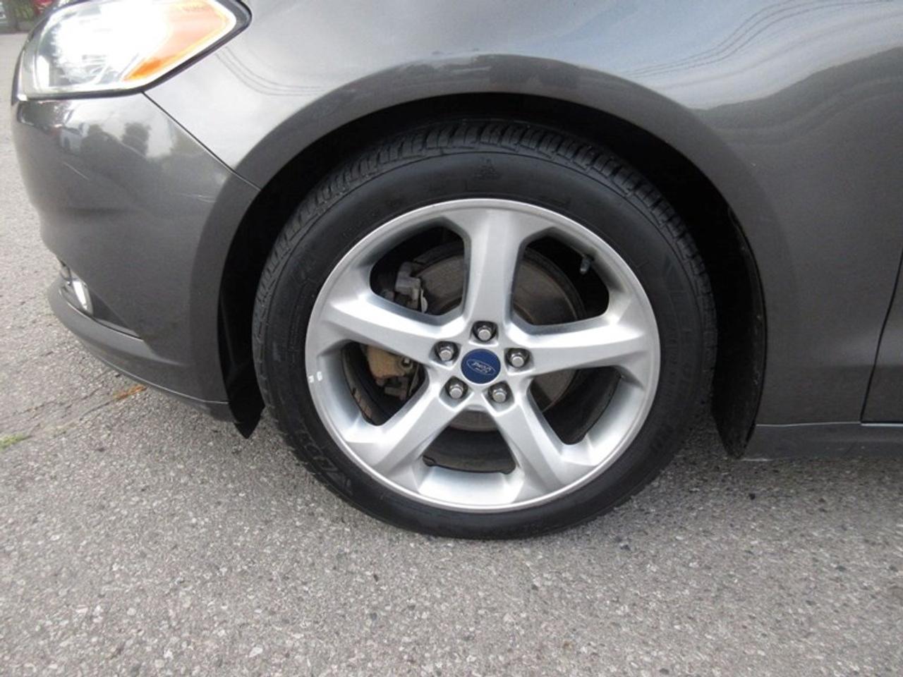 2016 Ford Fusion SE Photo