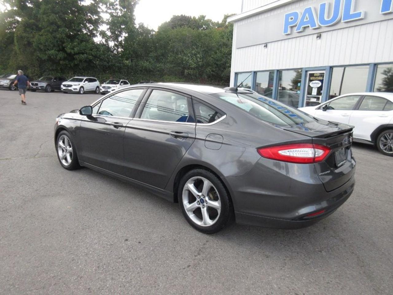 2016 Ford Fusion SE Photo