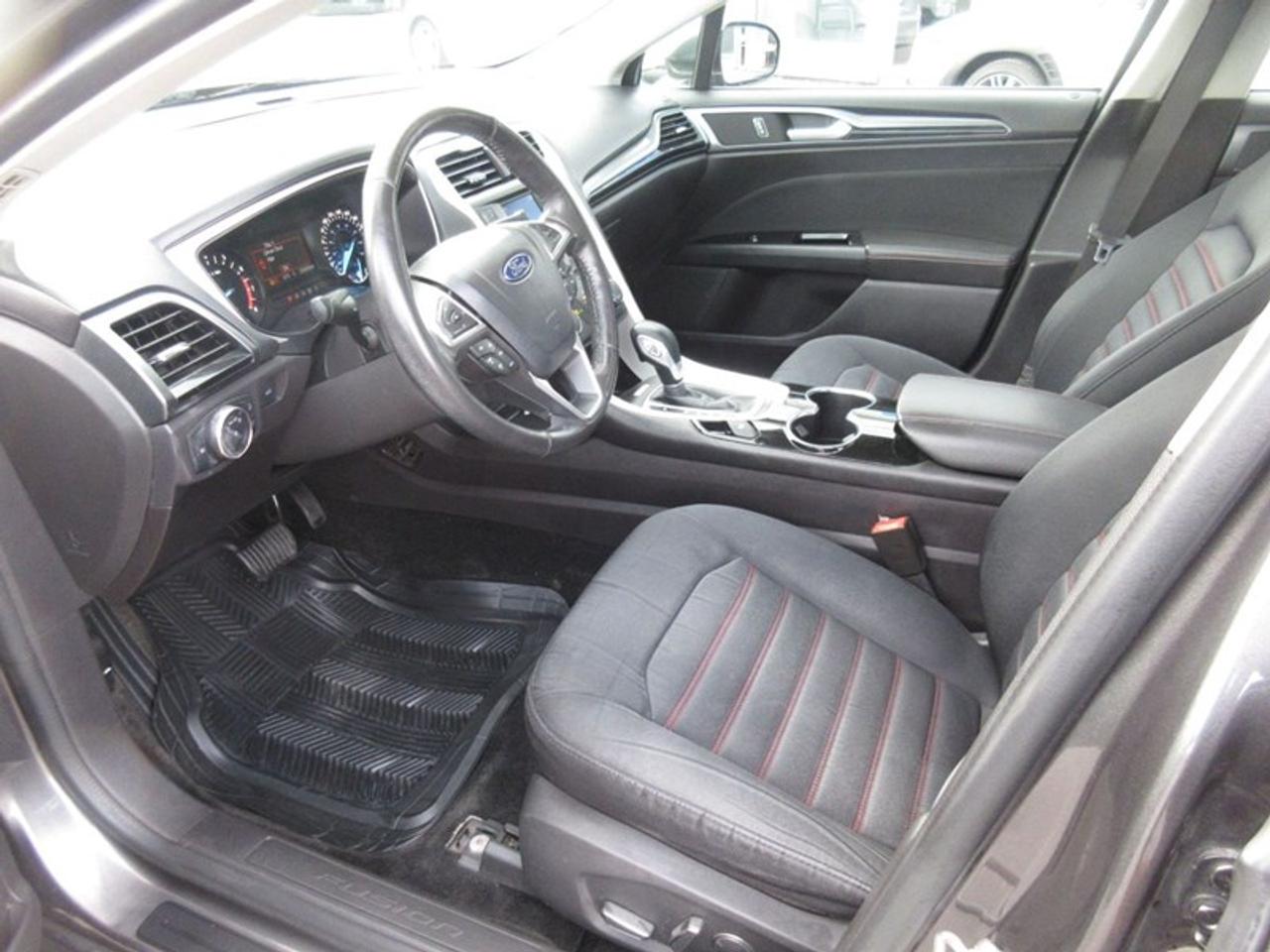 2016 Ford Fusion SE Photo