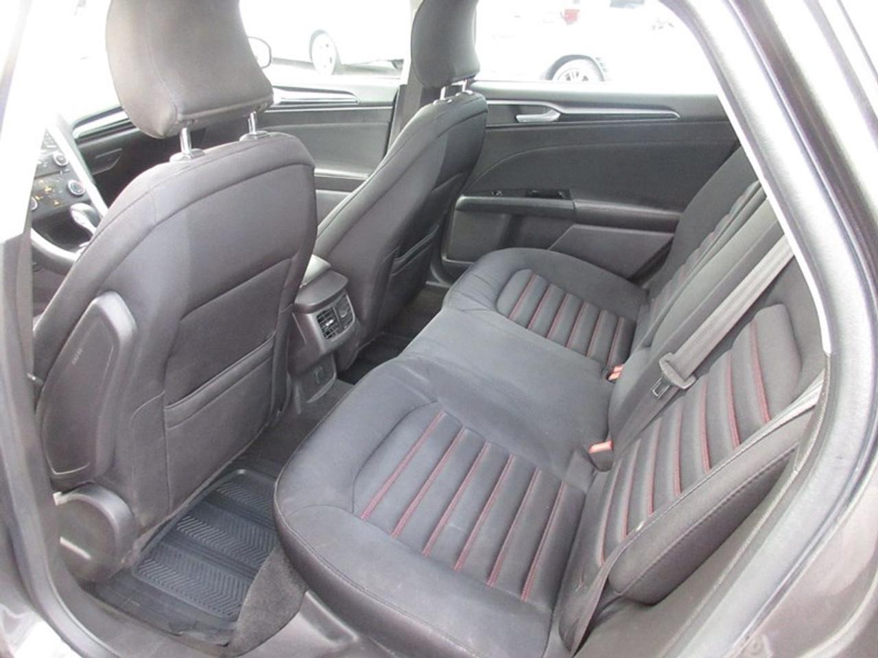 2016 Ford Fusion SE Photo
