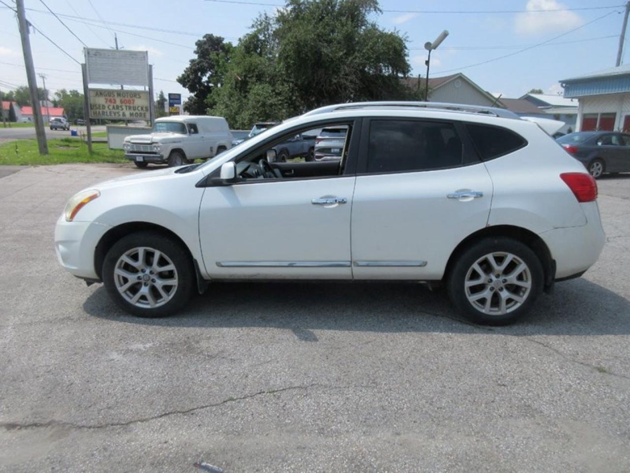 2011 Nissan Rogue SV AWD Photo