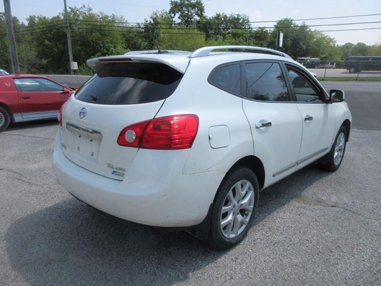 2011 Nissan Rogue SV AWD Photo4