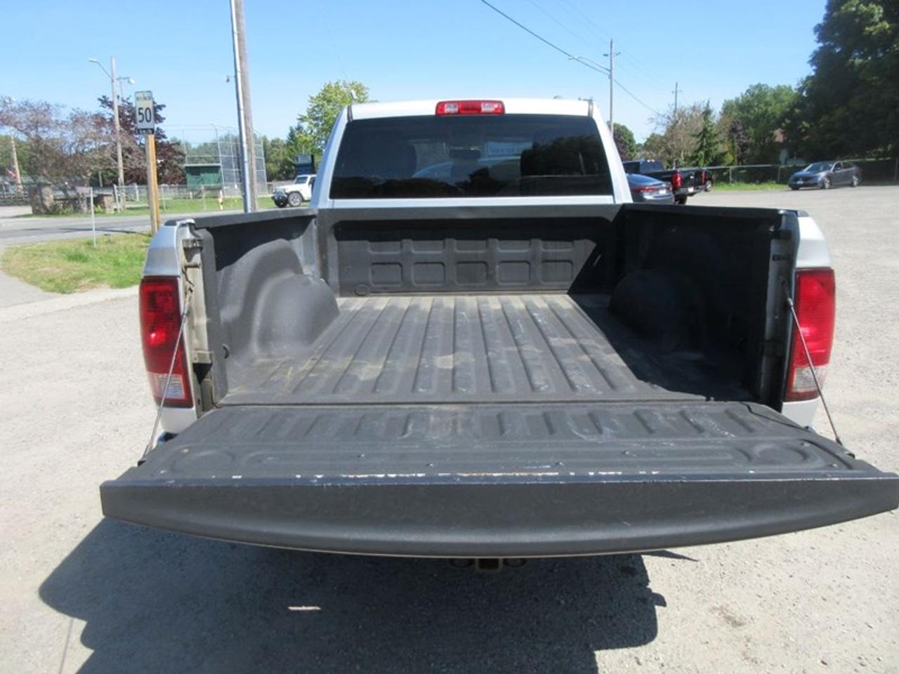 2012 RAM 1500 ST  Quad Cab Photo4