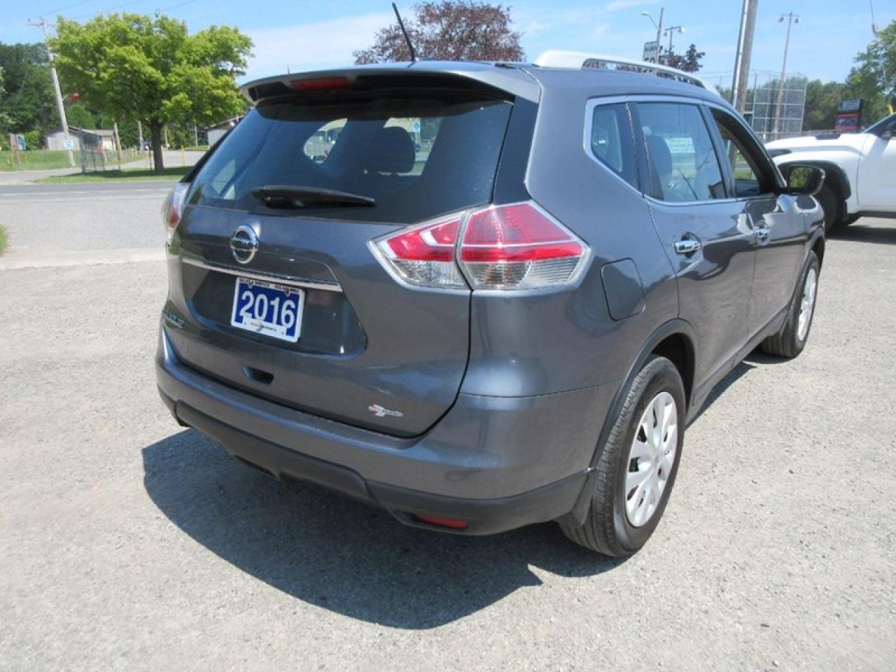 2016 Nissan Rogue S Photo