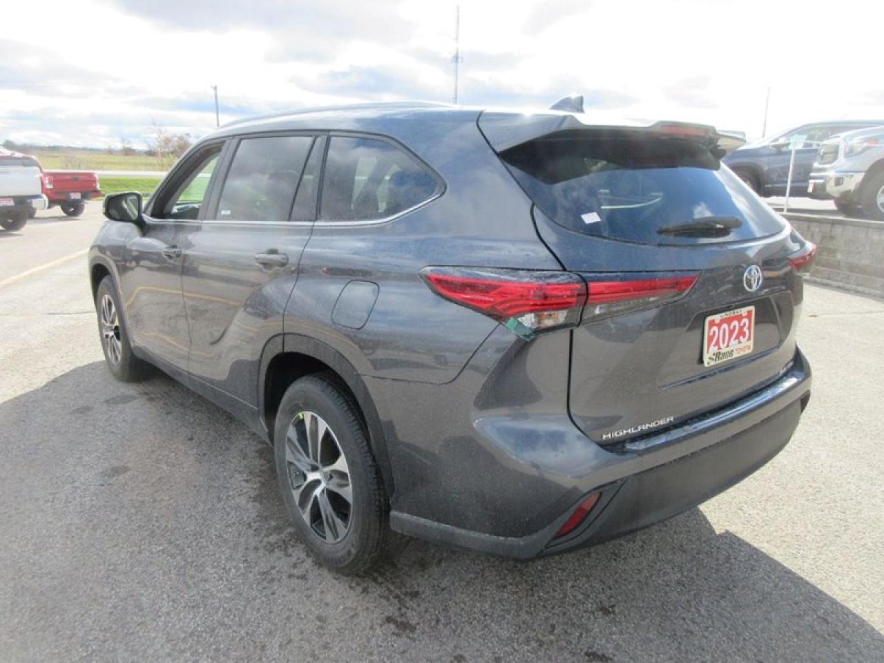 2023 Toyota Highlander XLE AWD Photo2