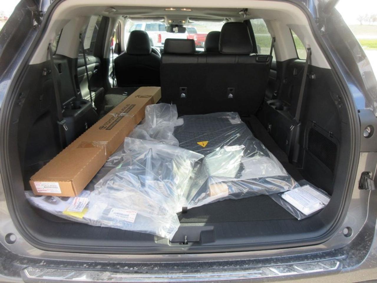 2023 Toyota Highlander XLE AWD Photo4