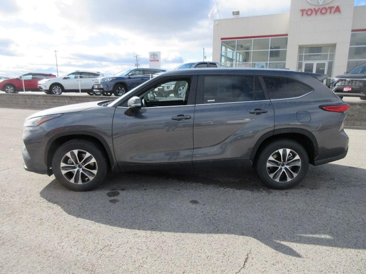 2023 Toyota Highlander XLE AWD Photo5