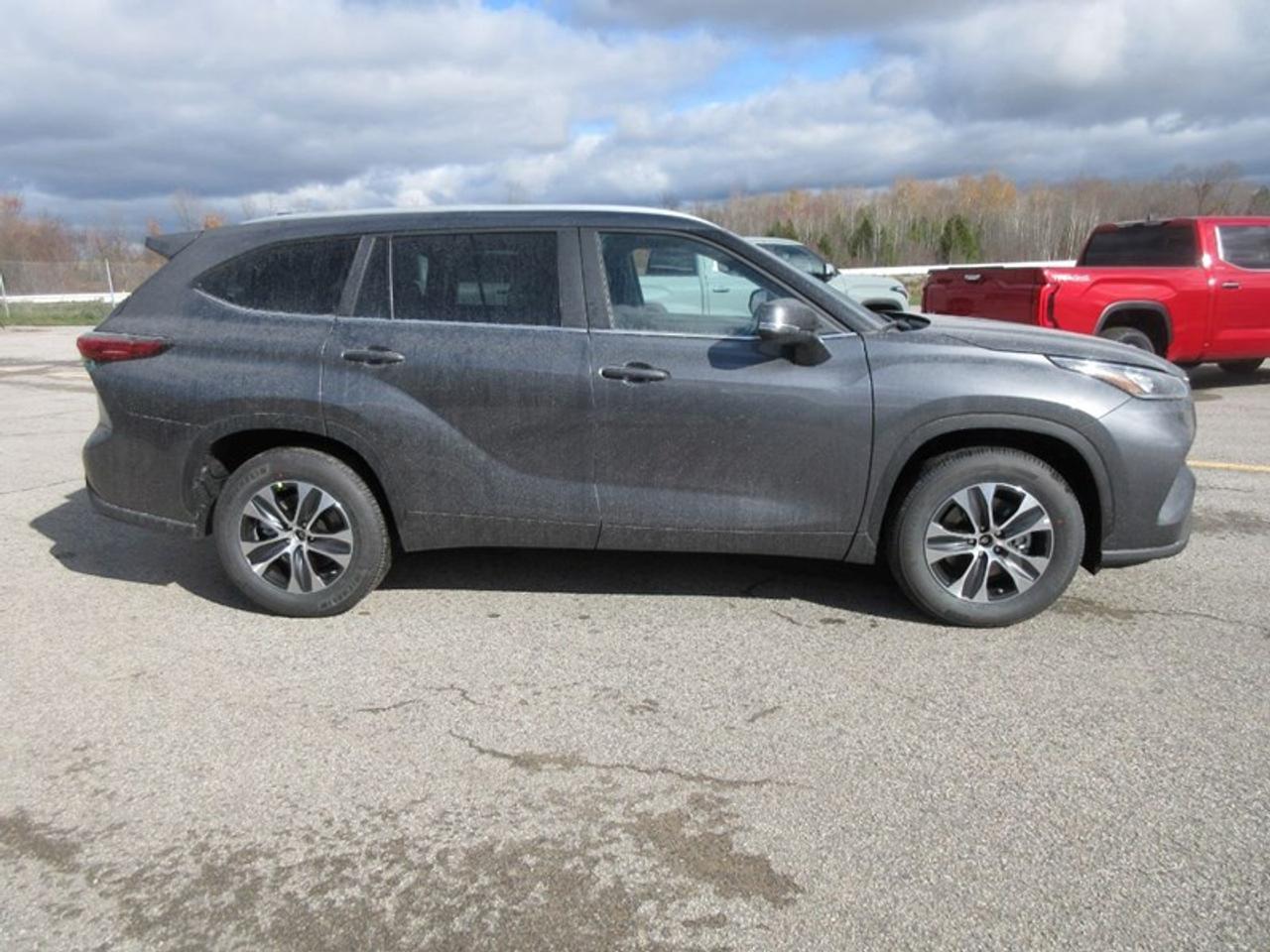 2023 Toyota Highlander XLE AWD Photo