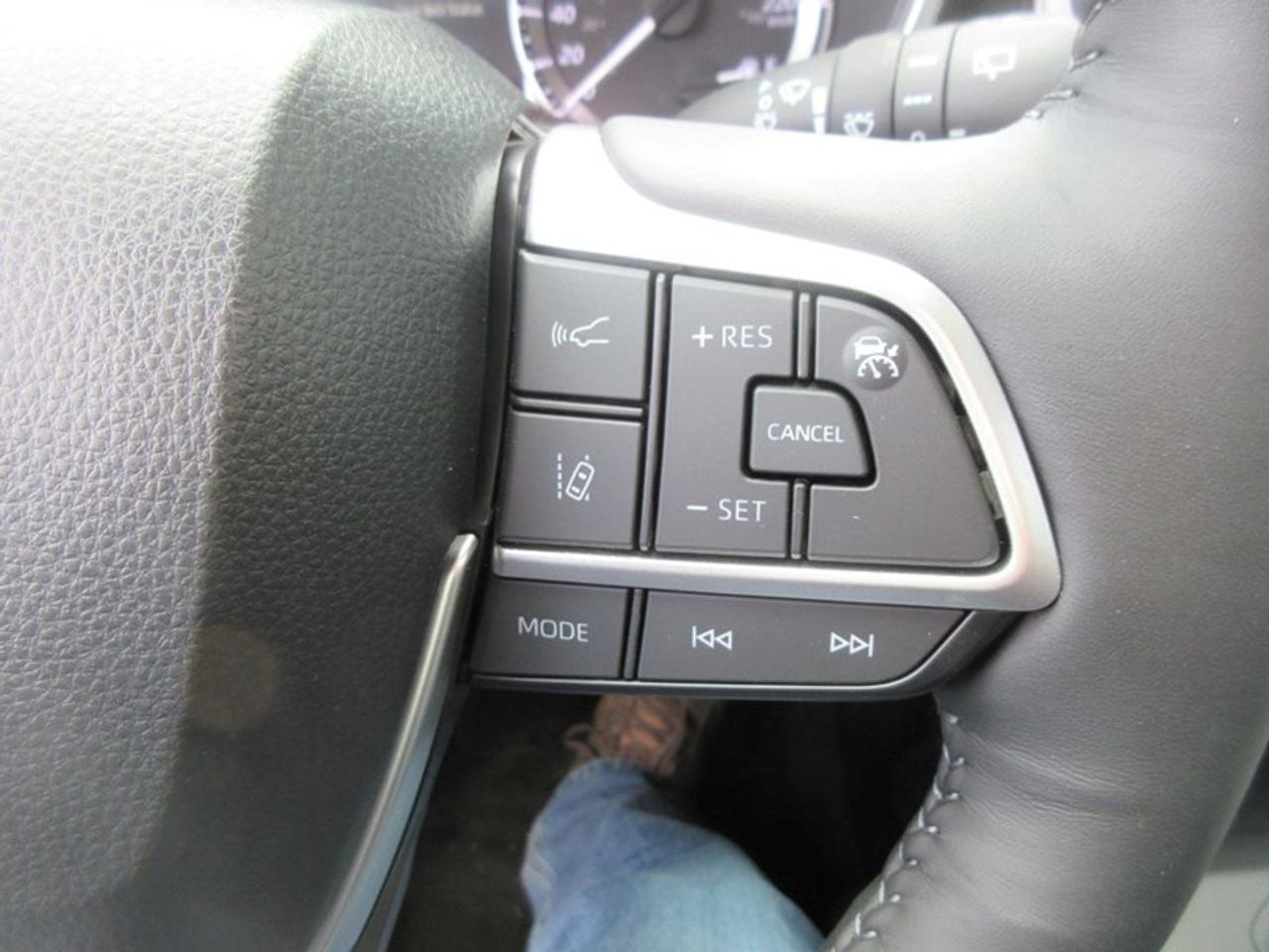 2023 Toyota Highlander XLE AWD Photo