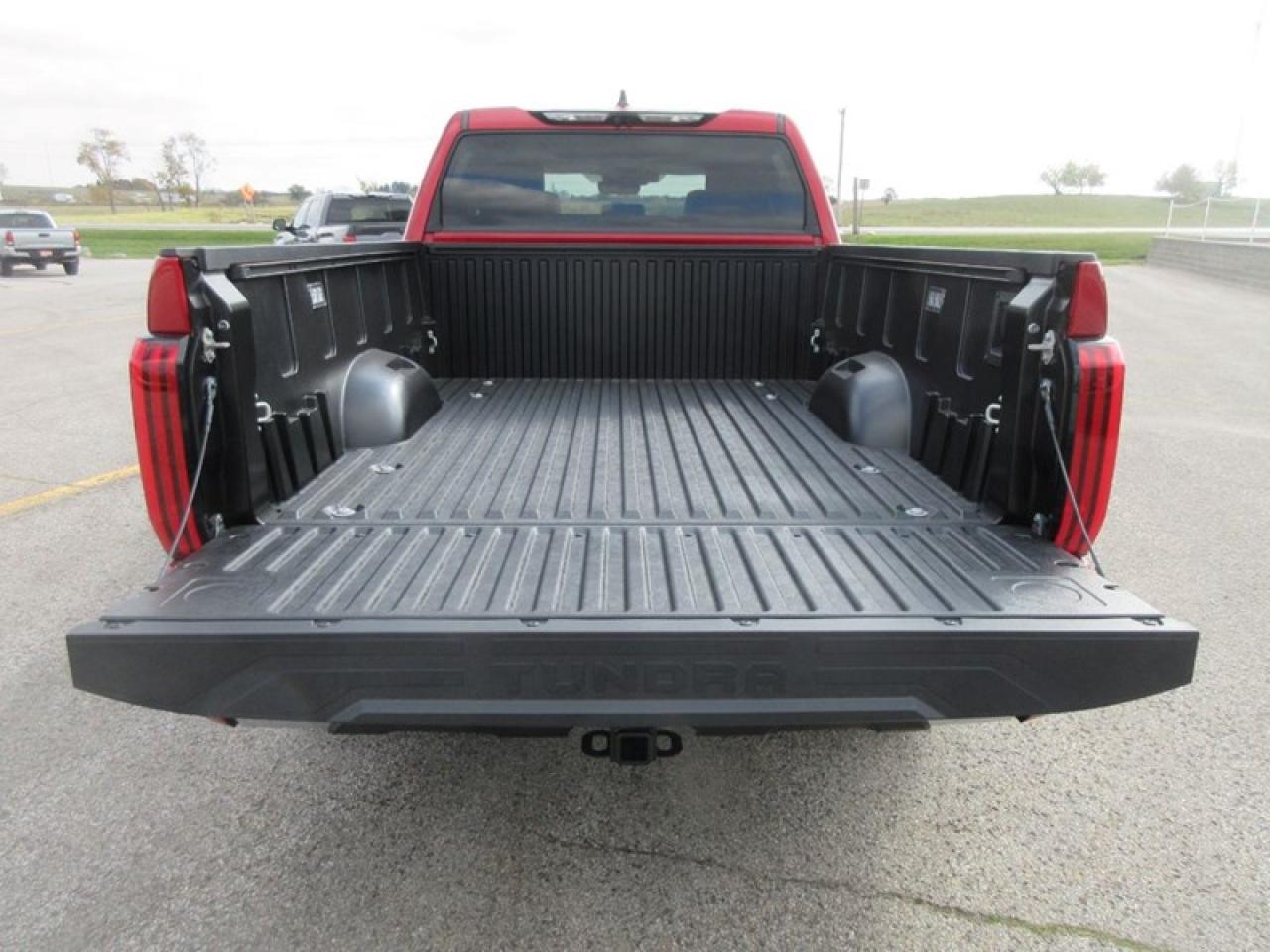 2024 Toyota Tundra Limited CREW MAX Photo4