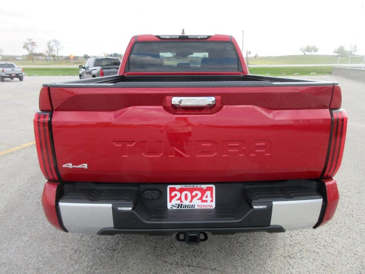 2024 Toyota Tundra Limited CREW MAX Photo3