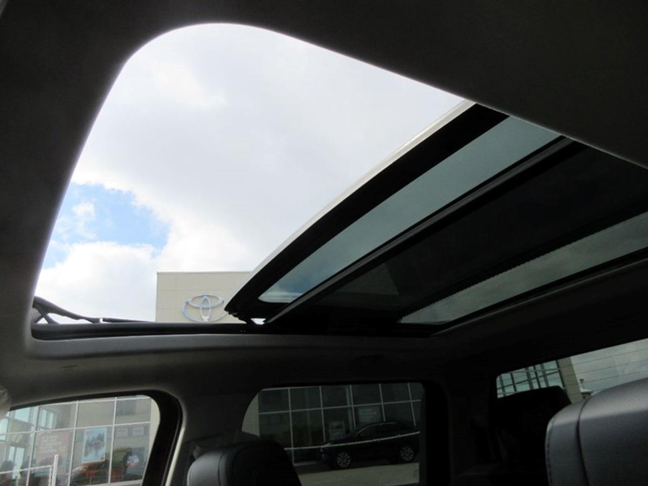 2024 Toyota Tundra Limited CREW MAX Photo