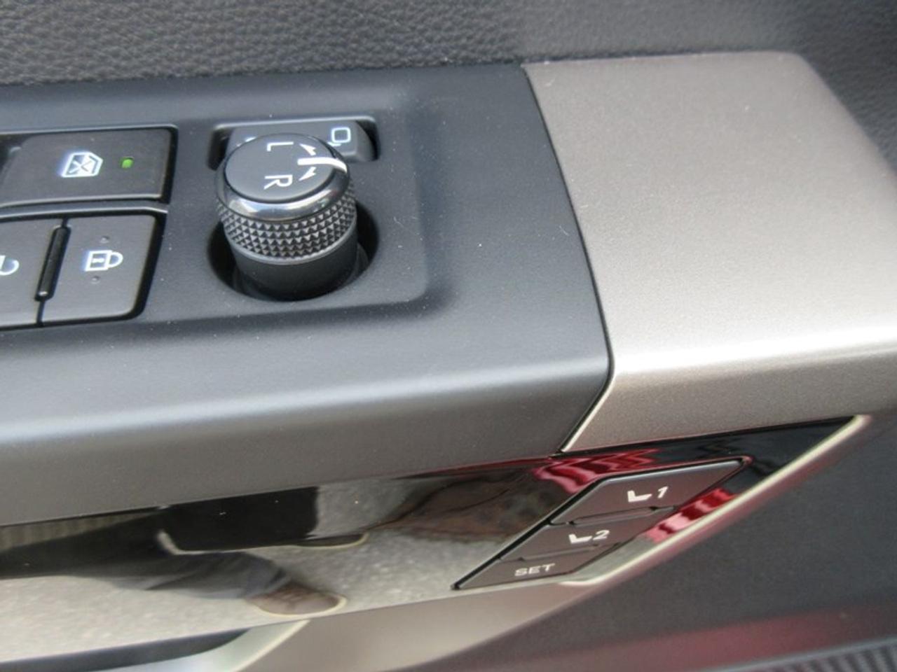 2024 Toyota Tundra Limited CREW MAX Photo