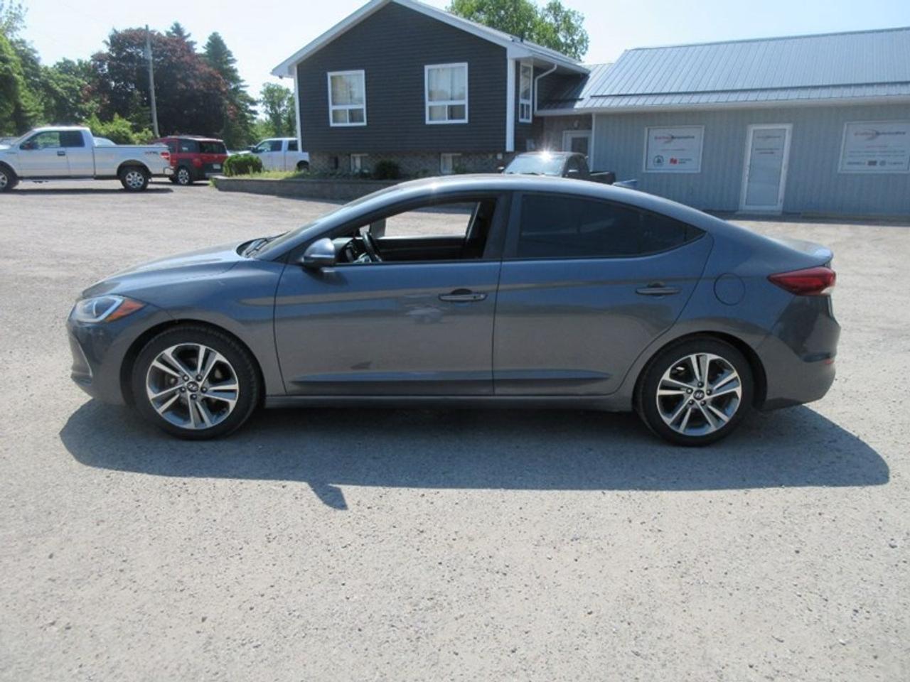 2017 Hyundai Elantra GLS Photo5