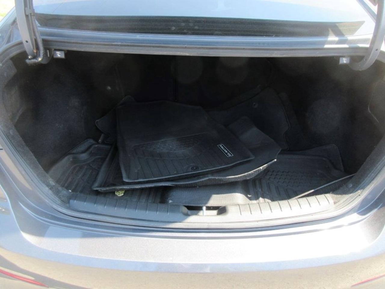 2017 Hyundai Elantra GLS Photo