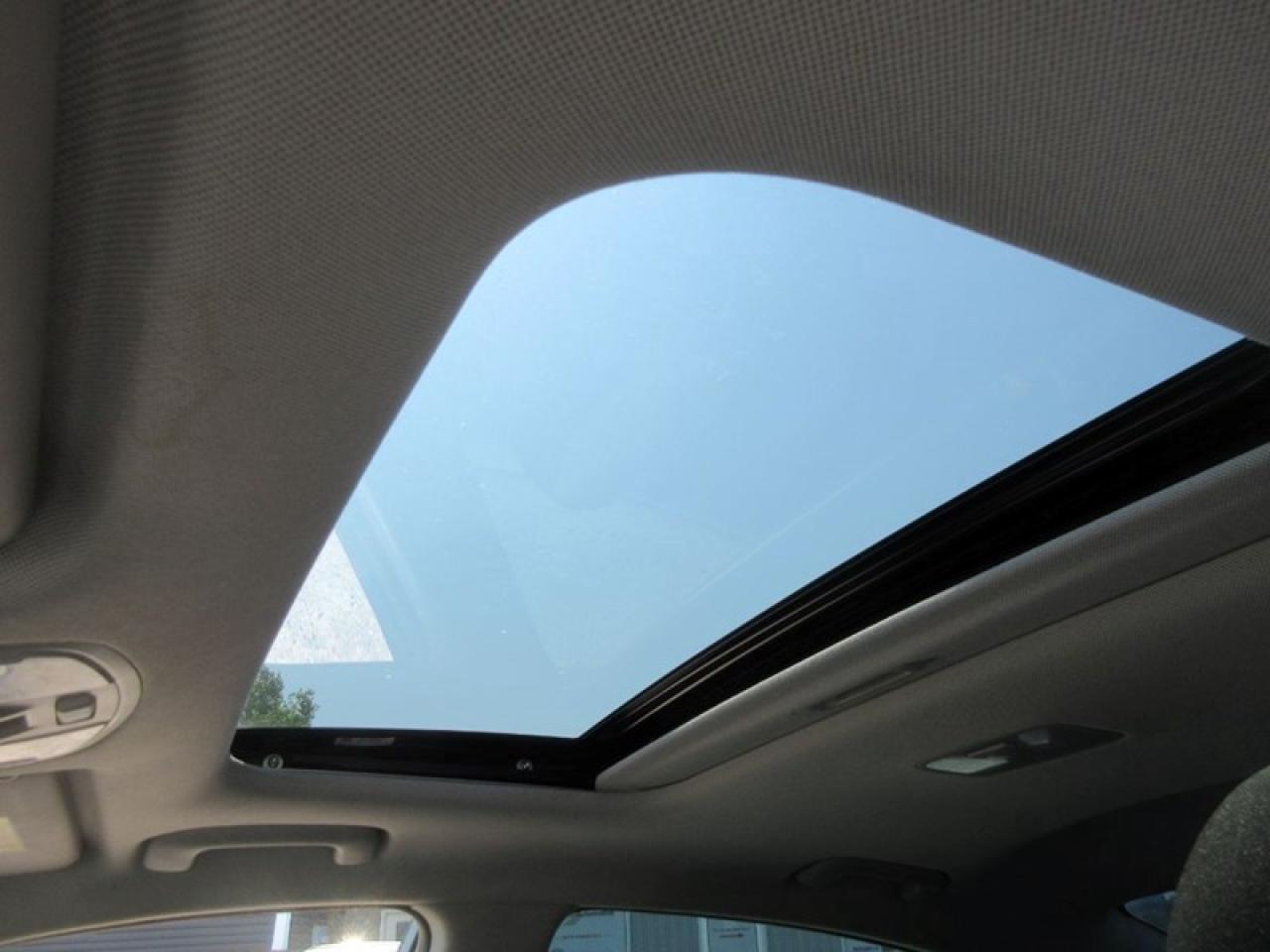 2017 Hyundai Elantra GLS Photo