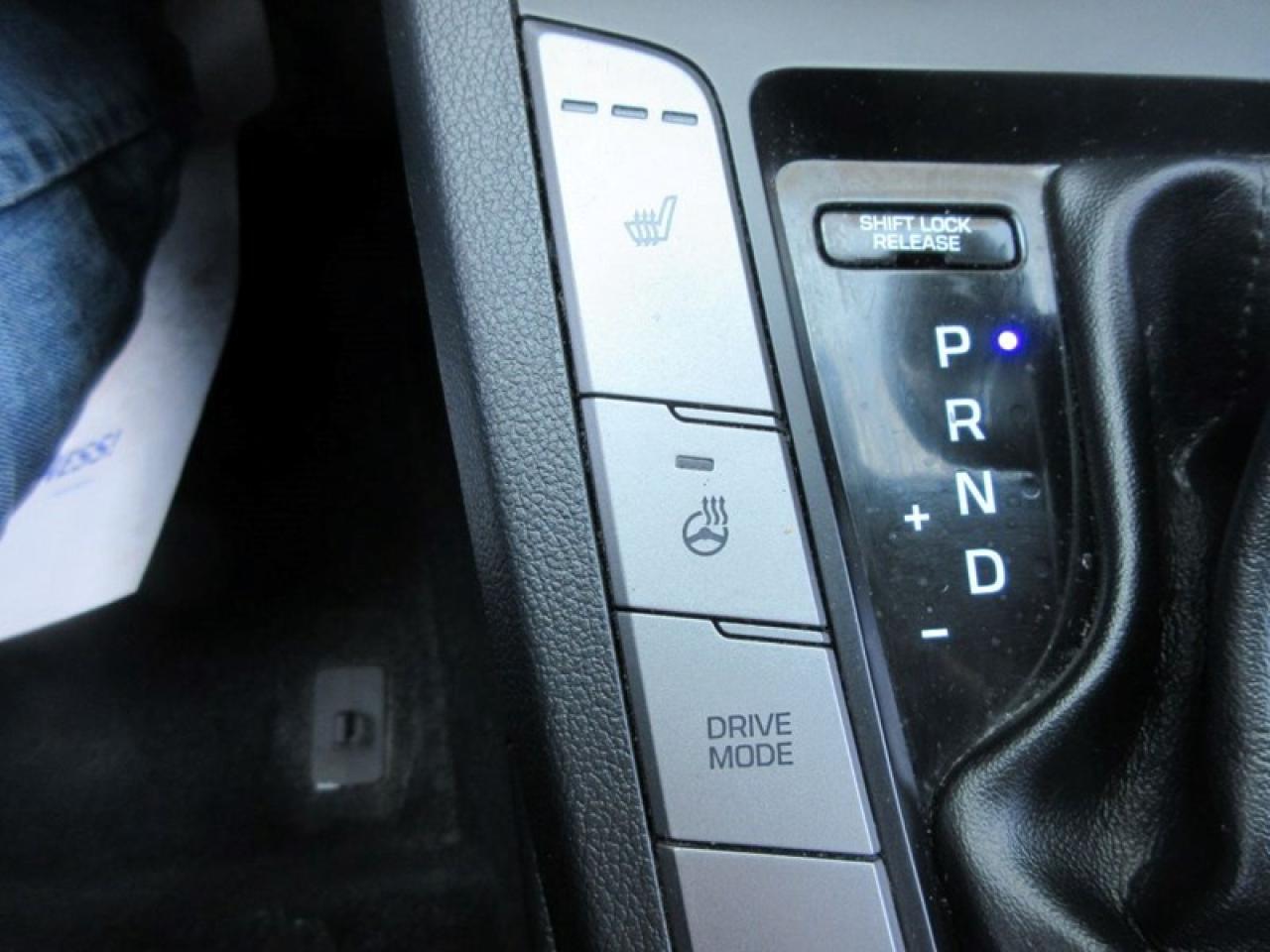 2017 Hyundai Elantra GLS Photo