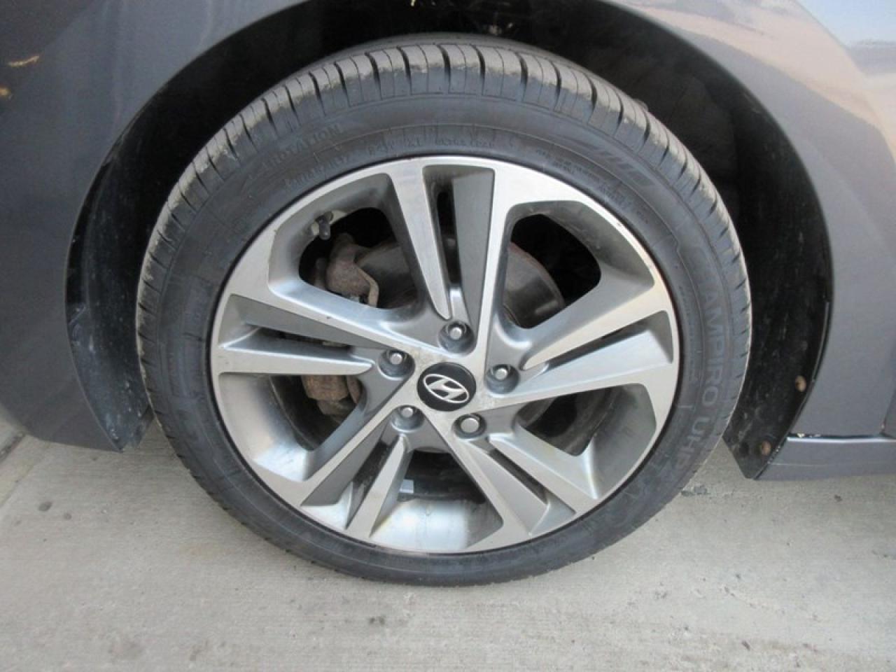 2017 Hyundai Elantra GLS Photo